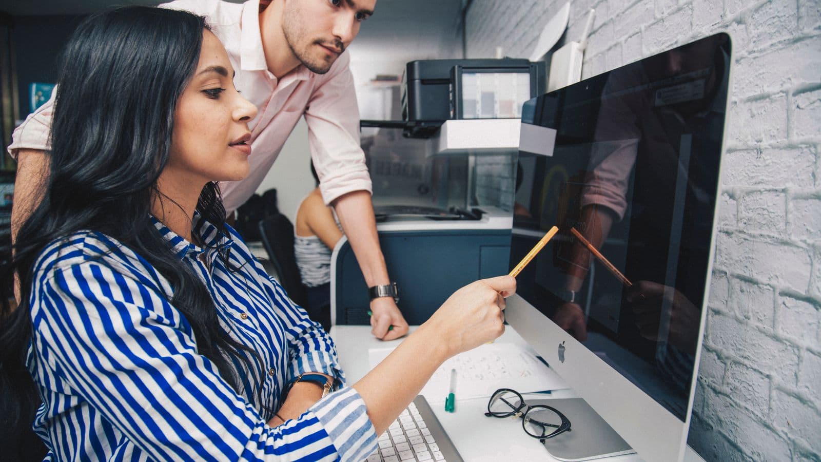 IT contractor studying a declining contract-market chart and what it means for businesses